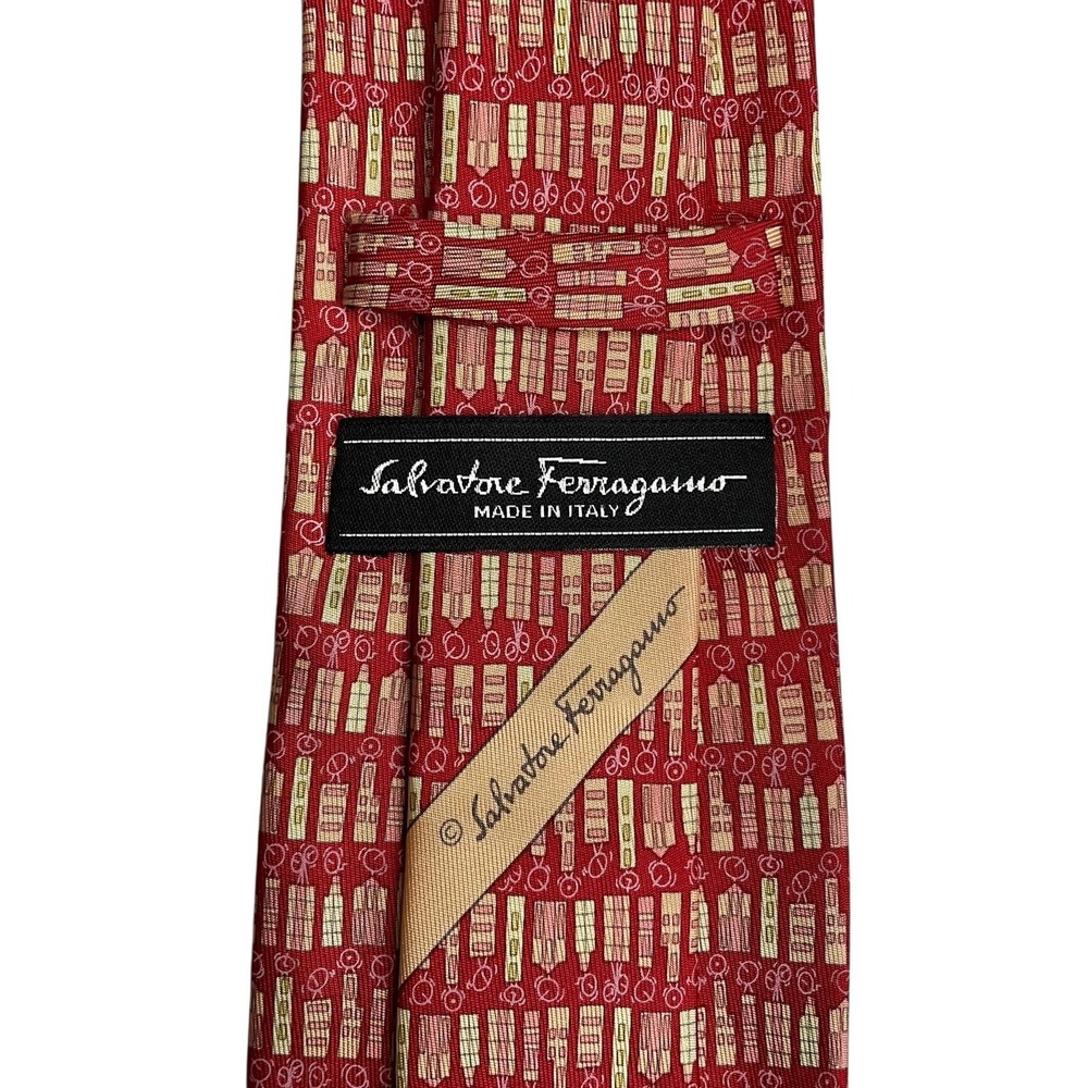 Salvatore Ferragamo Men's Recent Tie Fireworks Red Silk 3 3/8" (W) x 61" (L) guc